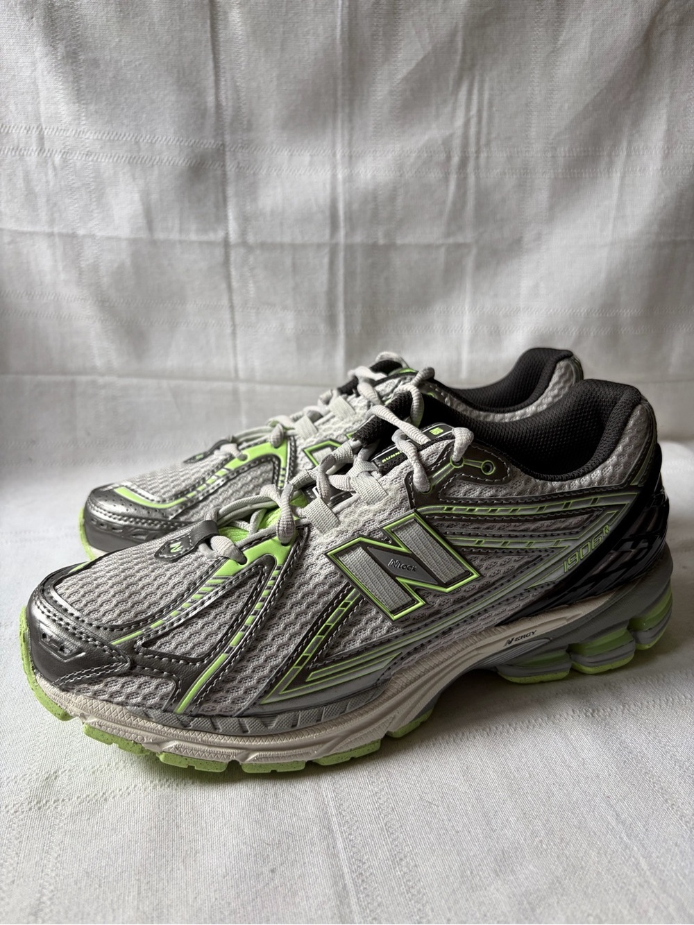 New Balance 1906R Silver Metallic Mint Green Sneakers Men's Size 9 U1906RCQ